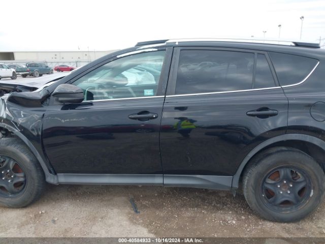 2T3ZFREV0EW083270 Toyota RAV4 LE