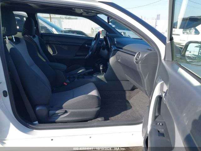 JTKJF5C72GJ020983 Scion TC