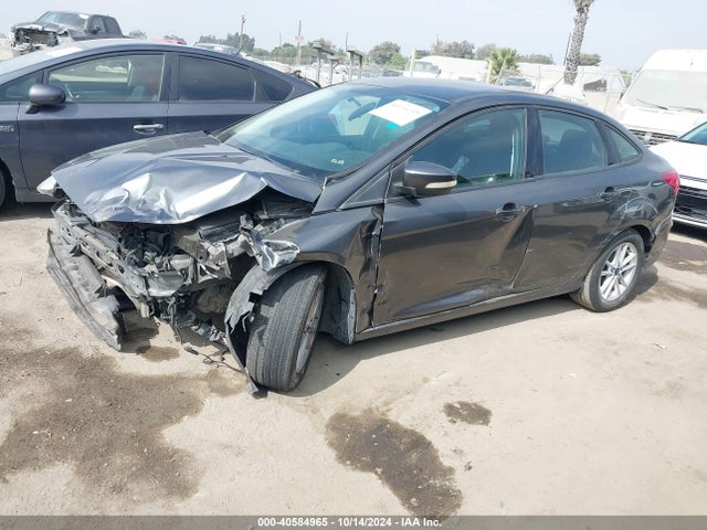 Ford FOCUS SE 2017 1FADP3F23HL304236 Image 2