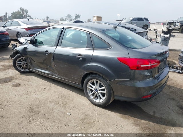 Ford FOCUS SE 2017 1FADP3F23HL304236 Image 3