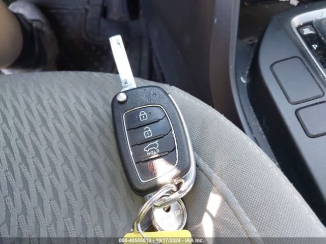 KM8SMDHF0HU252795 Hyundai Santa Fe Se