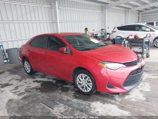 Toyota COROLLA LE 2018 5YFBURHE5JP749031 Image 1
