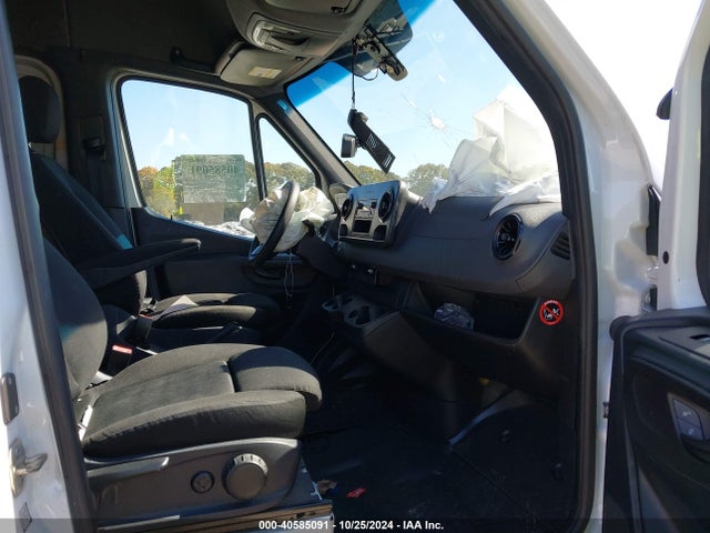 WD4PF1ED7KT015567 Mercedes-Benz Sprinter 2500 High Roof I4