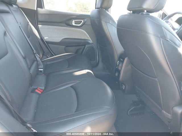 3C4NJDFB9NT222730 Jeep Compass Latitude Lux 4x4