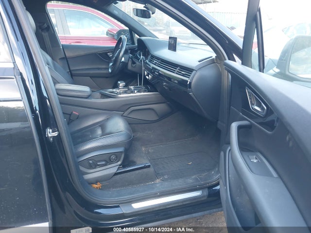 Audi Q7 3.0t Premium 2017 WA1LAAF74HD009156 Image 5