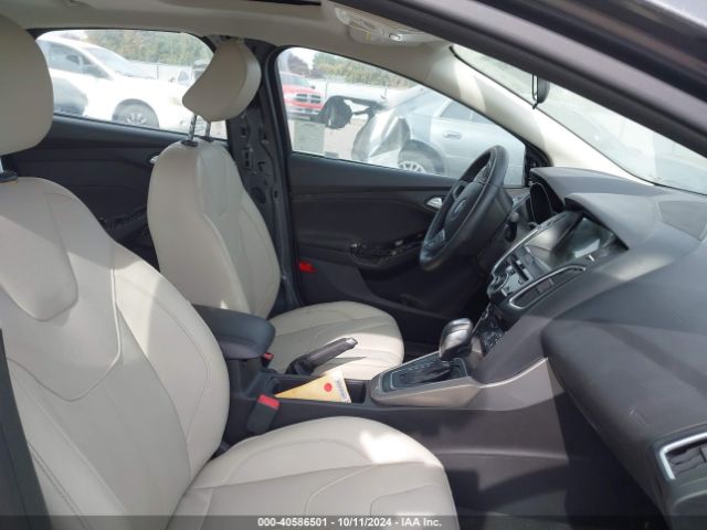 1FADP3J24JL294085 Ford Focus Titanium