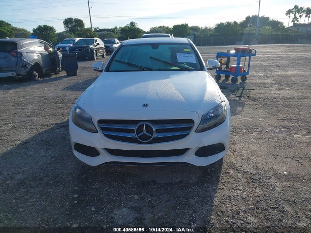 55SWF4JB2HU231252 Mercedes-Benz C 300 Luxury/sport