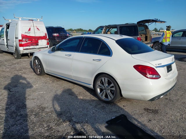 55SWF4JB2HU231252 Mercedes-Benz C 300 Luxury/sport
