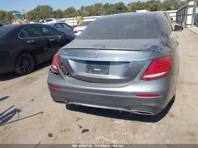Mercedes-Benz E 300 2018 WDDZF4JB5JA482169 Image 16