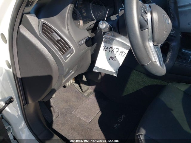 JN1EV7BR3MM750697 Infiniti Q50 Luxe Awd