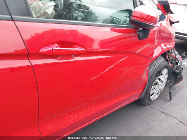 Honda FIT LX 2015 3HGGK5H56FM732050 Image 18