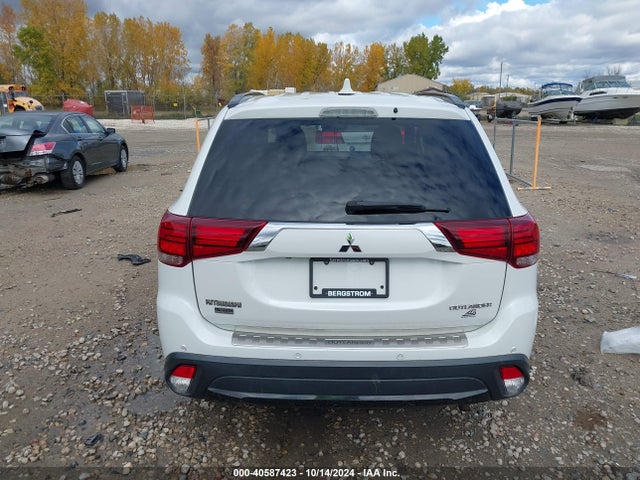Mitsubishi Outlander Le 2018 JA4AD3A30JZ019562 Image 16