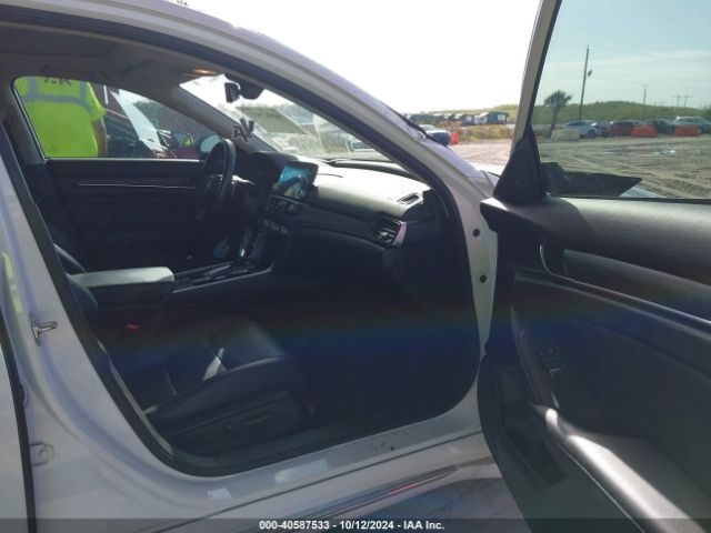 1HGCV1F99JA067381 Honda Accord Touring