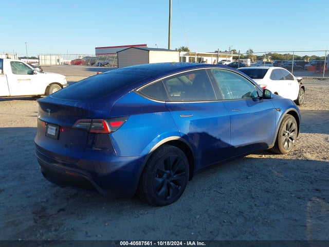 2024 TESLA MODEL Y 7SAYGDEDXRA323777 Photo 3