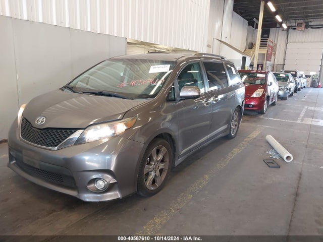 Toyota Sienna Se 8 Passenger 2014 5TDXK3DCXES445560 Image 2