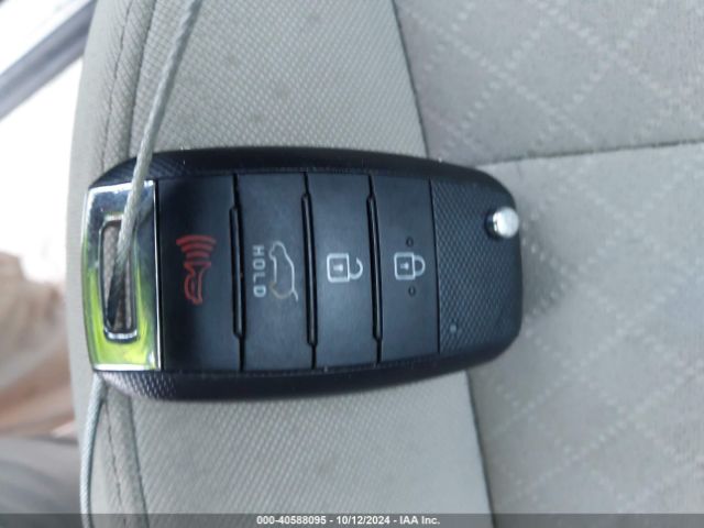 5XYPG4A39JG404761 KIA Sorento 2.4l Lx