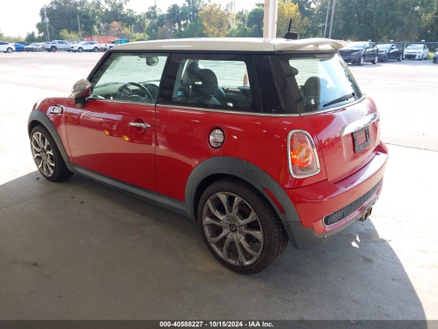 2007 MINI COOPER S WMWMF73517TT80858 Photo 2