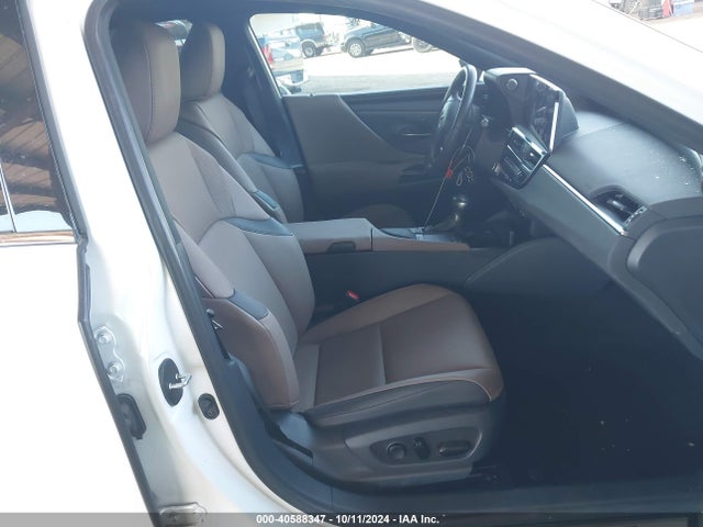 Lexus ES 300H 2022 58ADA1C12NU024927 Image 5