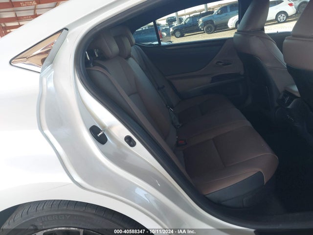 Lexus ES 300H 2022 58ADA1C12NU024927 Image 8