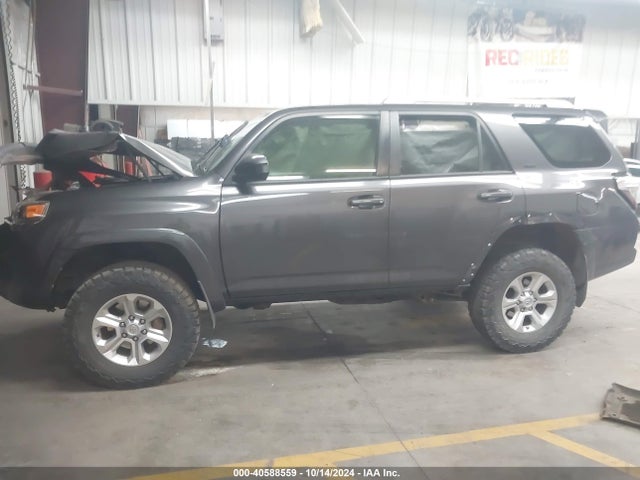 Toyota 4RUNNER SR5 2018 JTEBU5JR4J5516174 Image 14