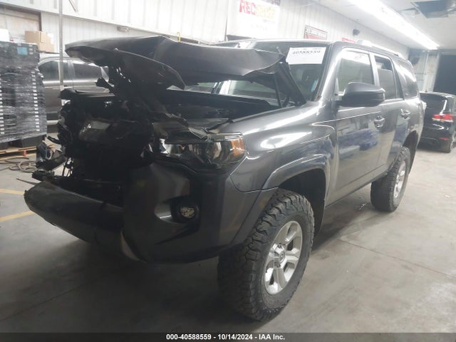 Toyota 4RUNNER SR5 2018 JTEBU5JR4J5516174 Image 2