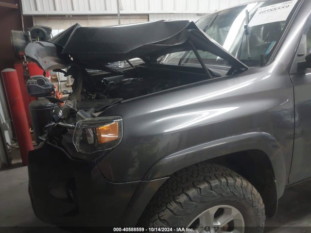 Toyota 4RUNNER SR5 2018 JTEBU5JR4J5516174 Image 6