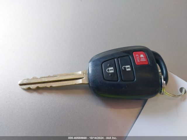 2T3BFREV7FW306102 Toyota RAV4 LE