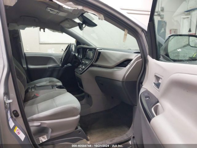 5TDJZ3DC5JS194586 Toyota Sienna Le 7 Passenger