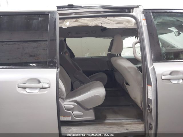 5TDJZ3DC5JS194586 Toyota Sienna Le 7 Passenger