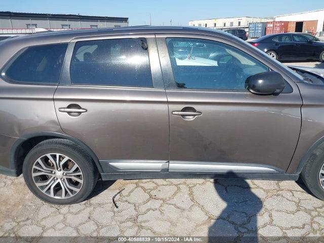 Mitsubishi Outlander Es 2018 JA4AD2A35JZ005313 Image 13