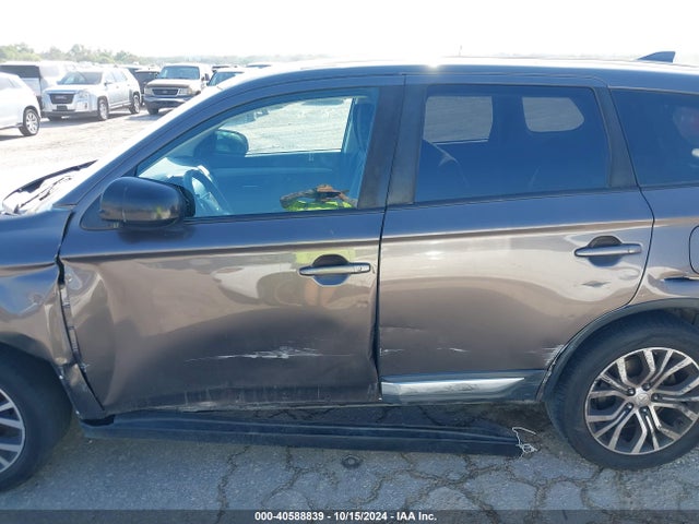 Mitsubishi Outlander Es 2018 JA4AD2A35JZ005313 Image 14