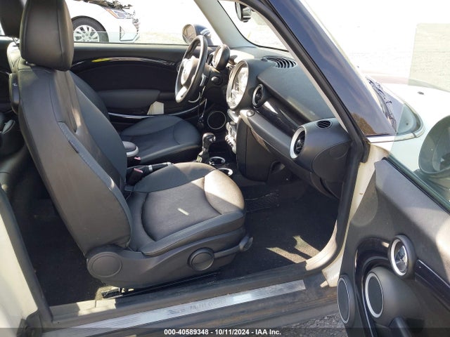 2009 MINI COOPER CLUBMAN WMWML33579TX35018 Photo 4