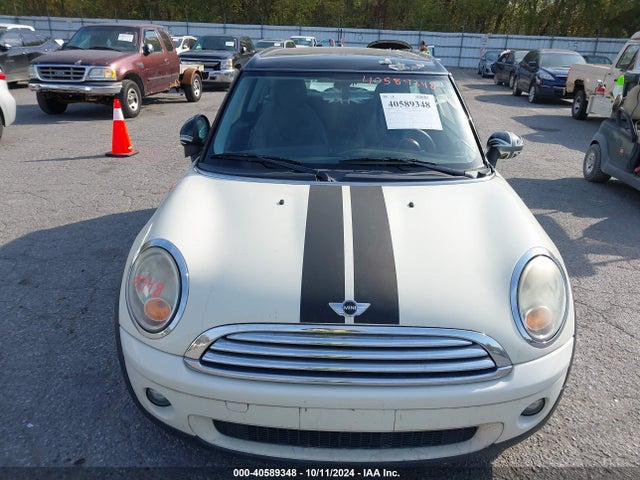 2009 MINI COOPER CLUBMAN WMWML33579TX35018 Photo 5