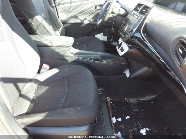 Toyota Prius Two Eco 2018 JTDKARFU9J3055731 Image 5