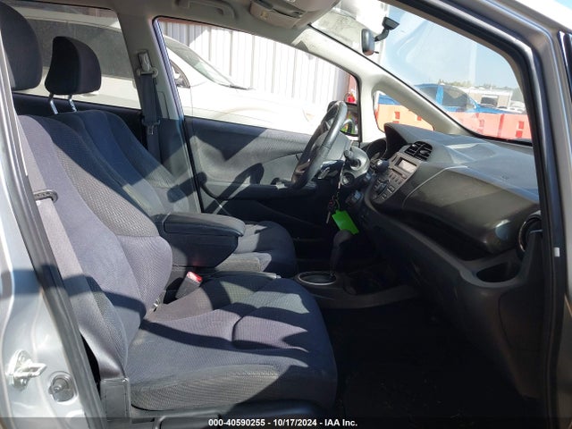 40590255 :رقم المزاد ، JHMGE8H51DC027855 vin ، 2013 Honda Fit Sport مزاد بيع