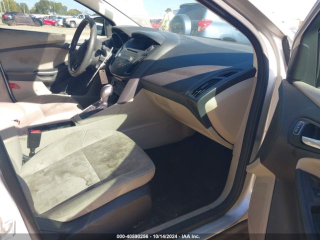 1FADP3F22GL249230 Ford FOCUS SE