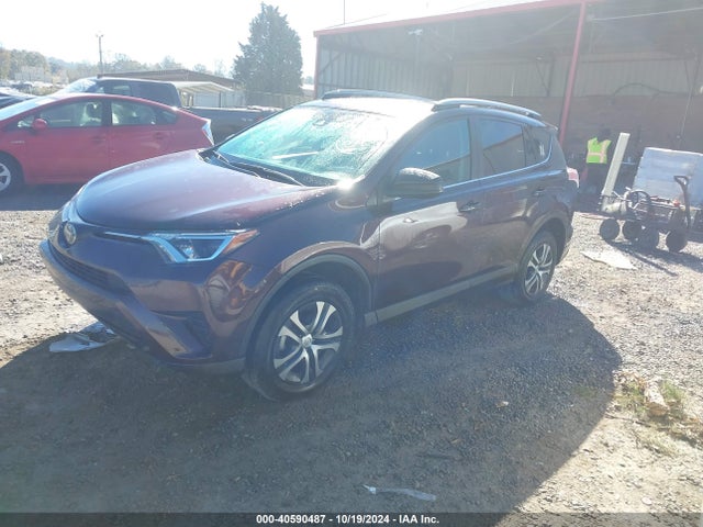 2T3BFREV5JW846136 Toyota RAV4 LE