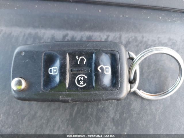 1VWBA7A37JC013235 Volkswagen Passat 2.0t Se