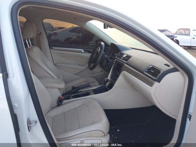 1VWBA7A37JC013235 Volkswagen Passat 2.0t Se