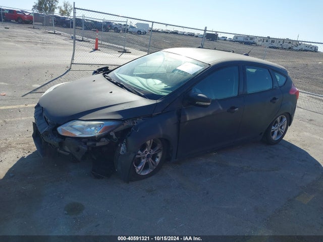 Ford FOCUS SE 2014 1FADP3K25EL139565 Image 2