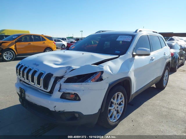 Jeep Cherokee Latitude 2015 1C4PJLCBXFW643567 Image 2
