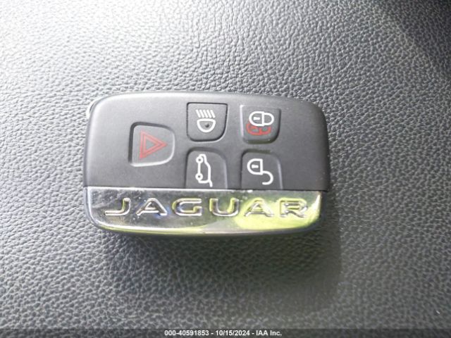 2017 JAGUAR F-PACE SADCM2BV0HA885042 Photo 10