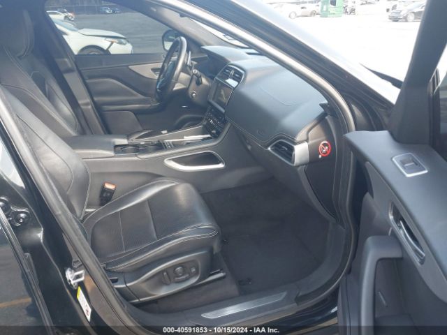 2017 JAGUAR F-PACE SADCM2BV0HA885042 Photo 4