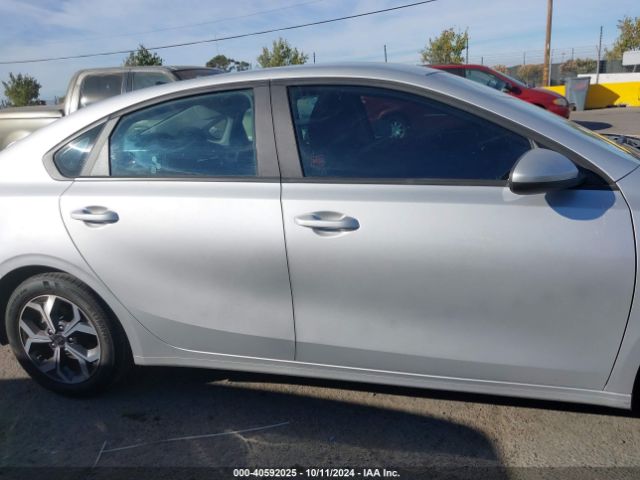 3KPF24AD8ME366282 KIA Forte Lxs