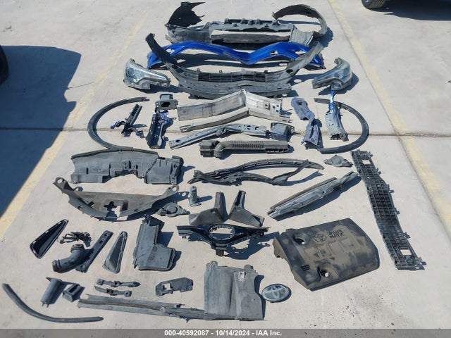 Toyota C-HR XLE 2018 NMTKHMBX4JR035043 Image 12
