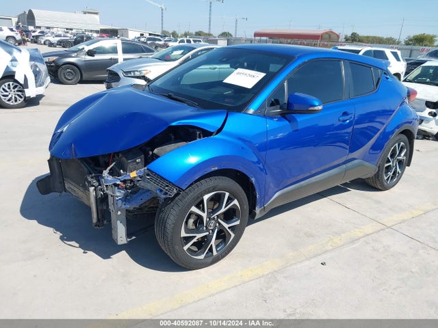 Toyota C-HR XLE 2018 NMTKHMBX4JR035043 Image 2