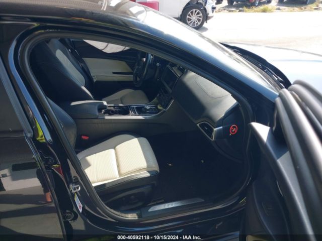 SAJAF4BVXHA970402 Jaguar Xe 35t R-sport