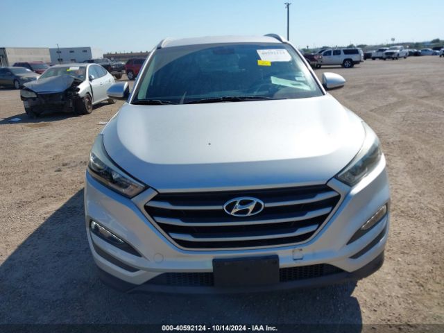 KM8J33A48HU524690 Hyundai Tucson Se Plus