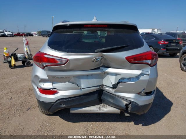 KM8J33A48HU524690 Hyundai Tucson Se Plus