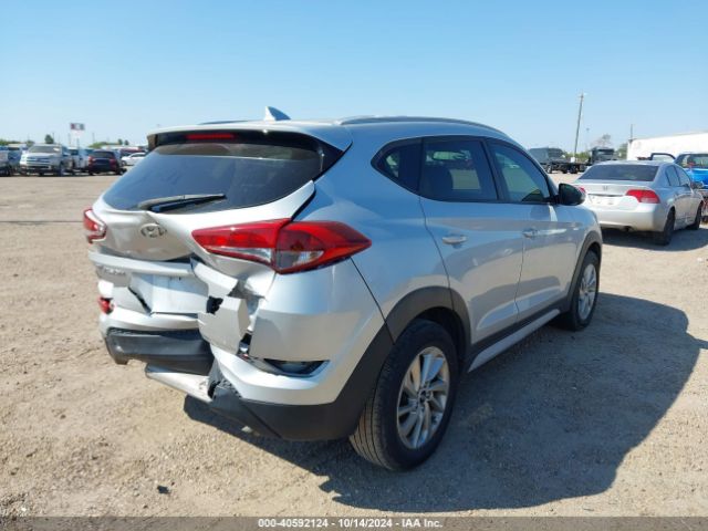 KM8J33A48HU524690 Hyundai Tucson Se Plus